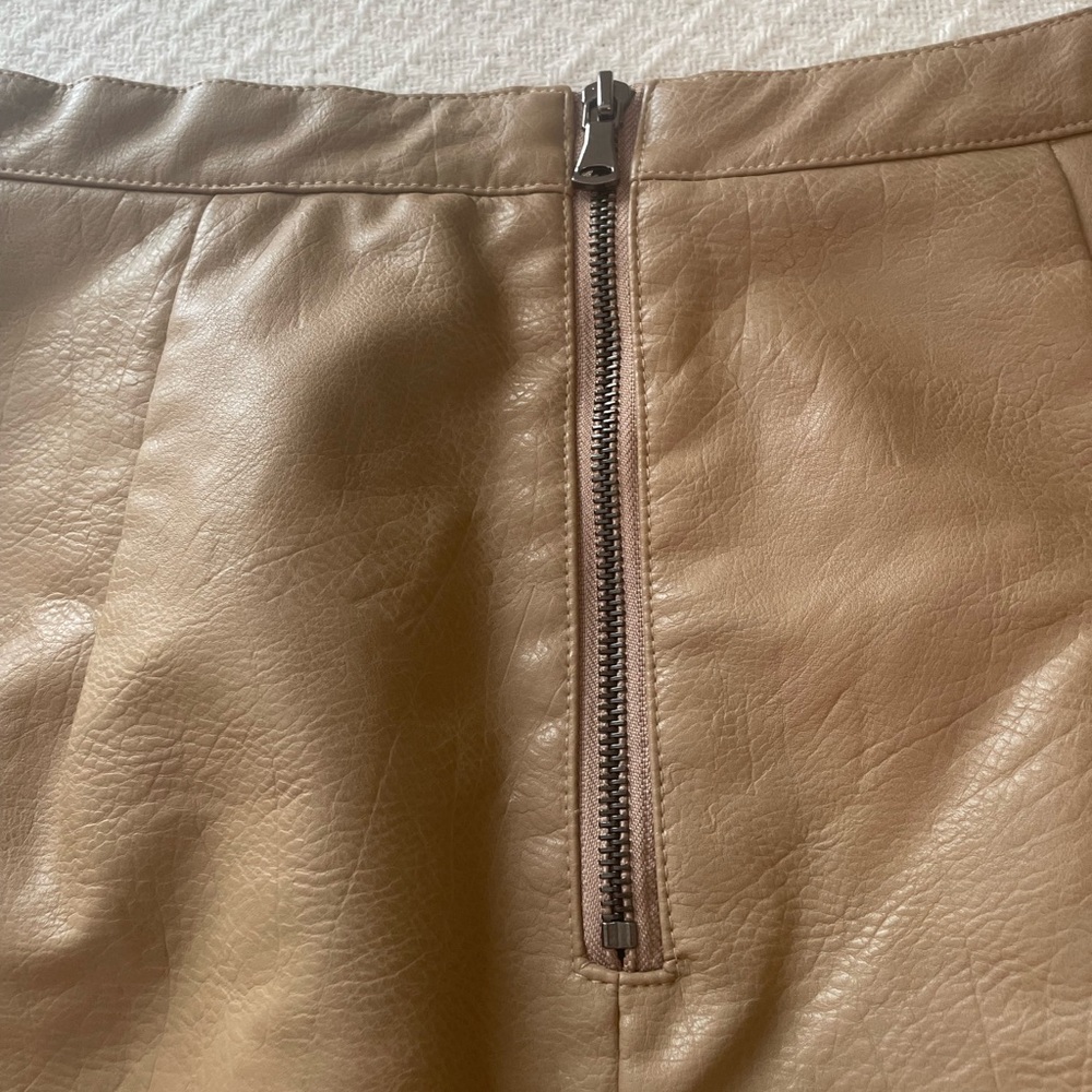 Wishlist Apparel tan vegan leather skirt medium - Picture 2 of 5